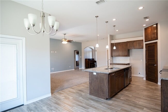 Foto del edificio - 7509 Miriam Vale Ct