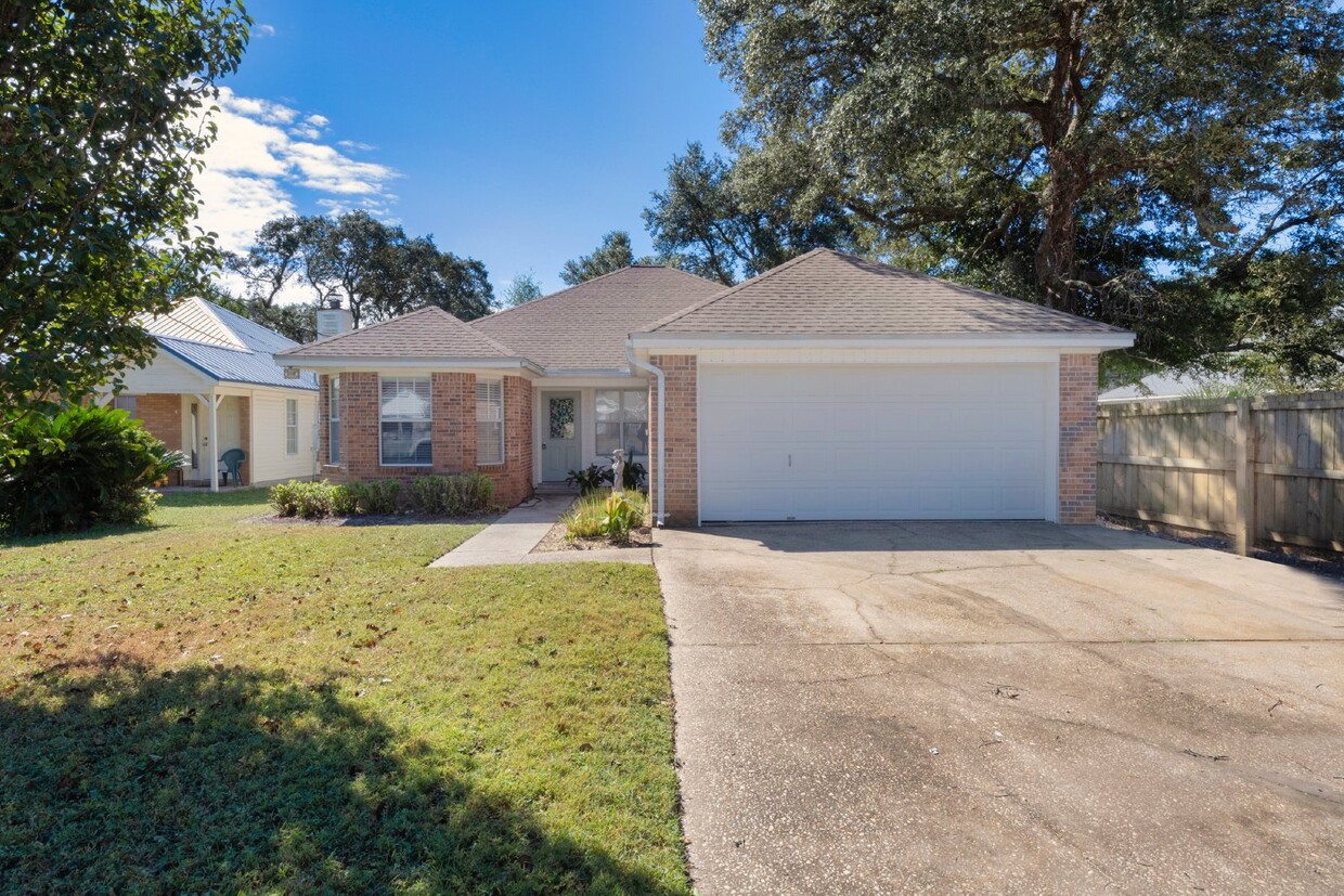 Primary Photo - 202 Summer Ln