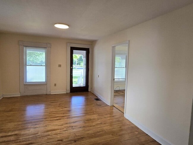 Building Photo - 78 Elm St