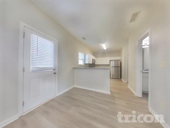 Building Photo - 17 Carriage Hls Dr SE