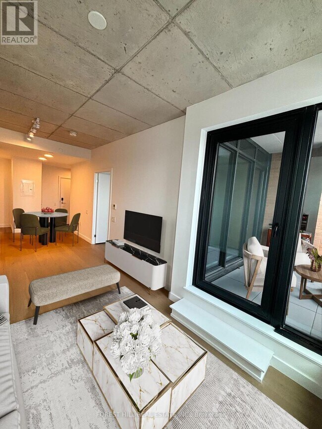 Photo du bâtiment - 1720 Bayview Ave