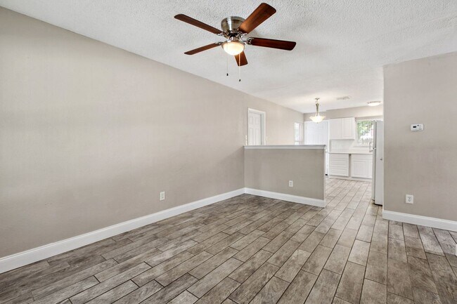 Foto del edificio - 6702 Colony Park Dr
