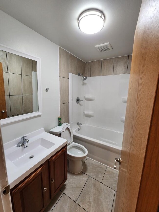 Bathroom - 3288 Ashland St