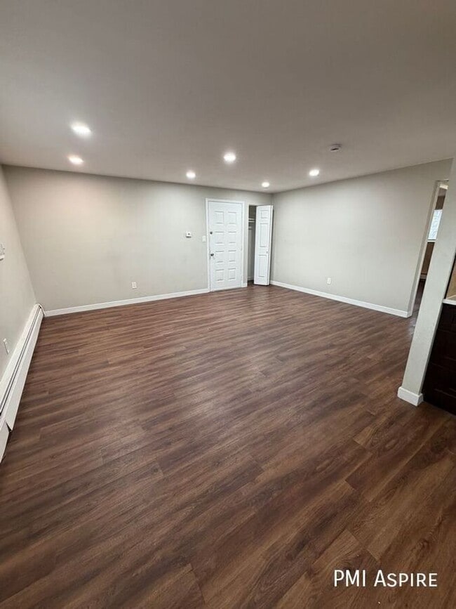 Foto del edificio - 2 Bedroom 1 Bathroom Apartment in Lakewood