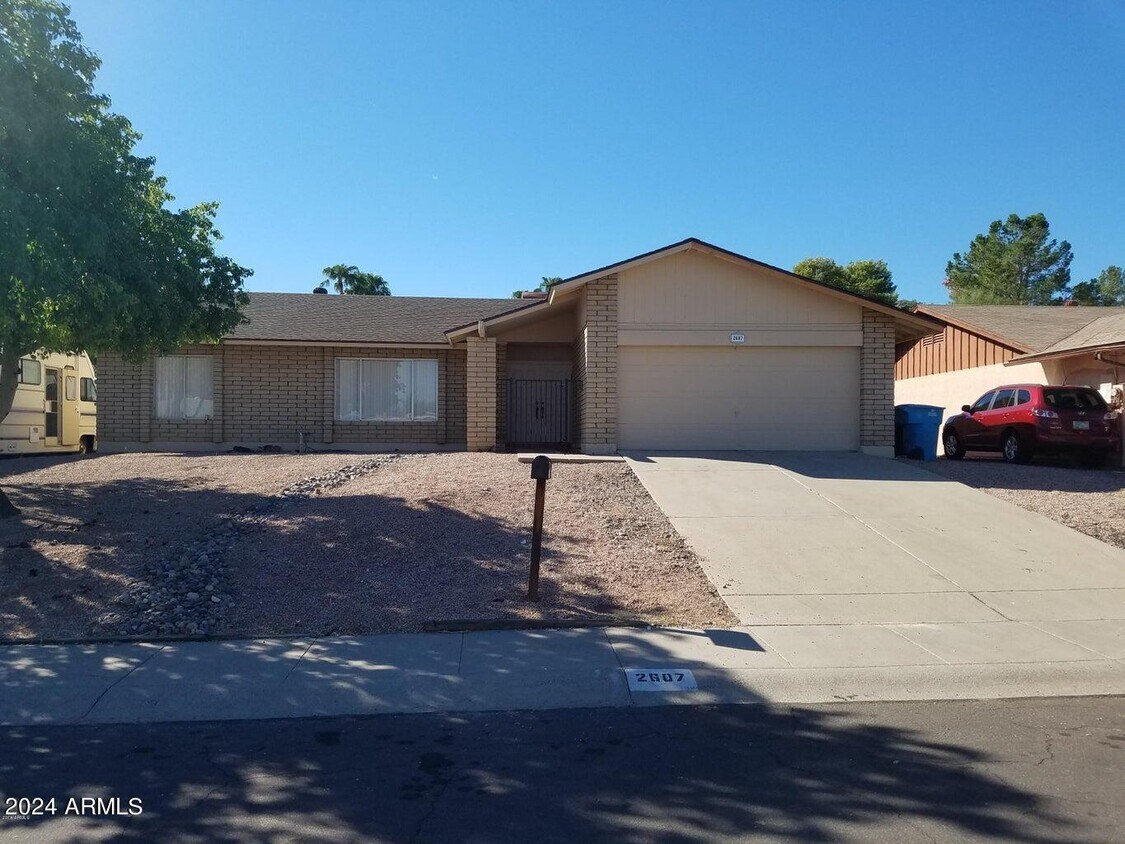 Foto principal - 2607 E Marilyn Rd