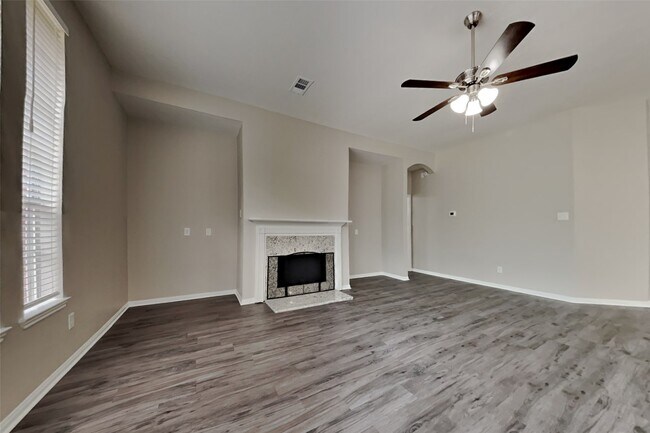 Foto del edificio - 2606 Spring Chase Dr