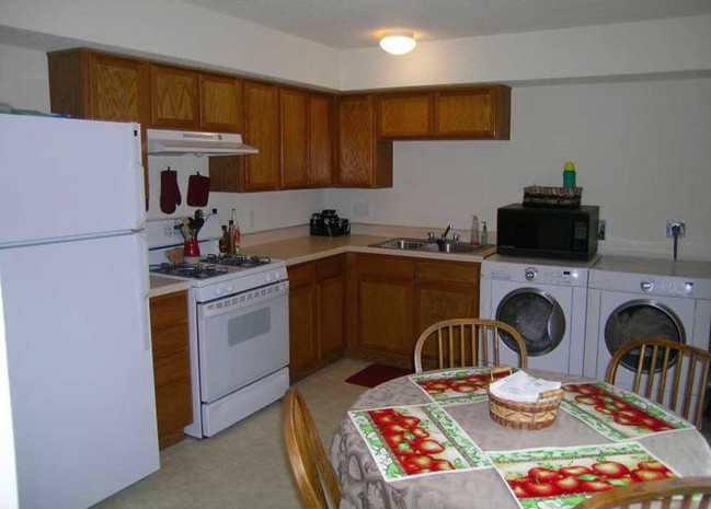 Large Kitchens - Paradise Plaza Apartments