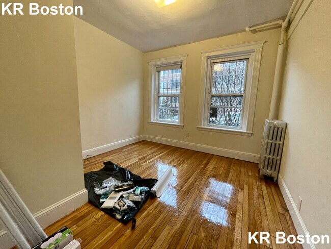 Building Photo - 12 Vinal St