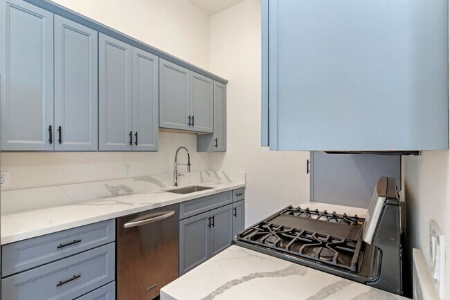 Foto del edificio - BENTON ST 1201-1203, ENCINAL AVE 1403-1413