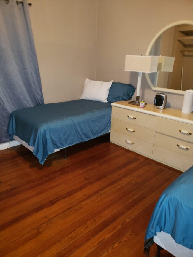 Building Photo - 1407 N 67th St