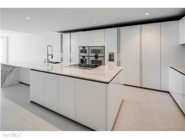 Building Photo - 10201 Collins Ave