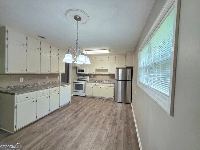 Foto del edificio - 3460 Meadowview Dr
