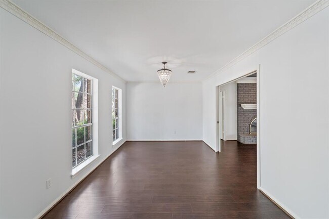 Foto del edificio - 1823 Saddlecreek Dr