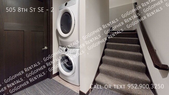 Foto del edificio - Modern 5 Bedroom 3 Bathroom  Townhome Clos...
