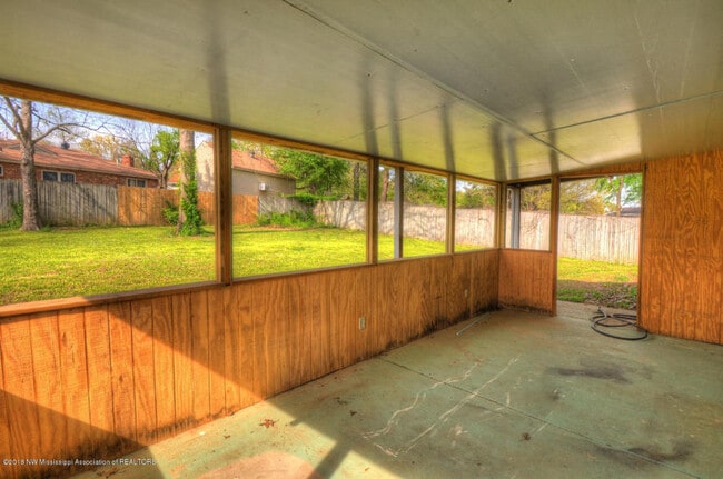 Building Photo - Adorable home completely renovated!