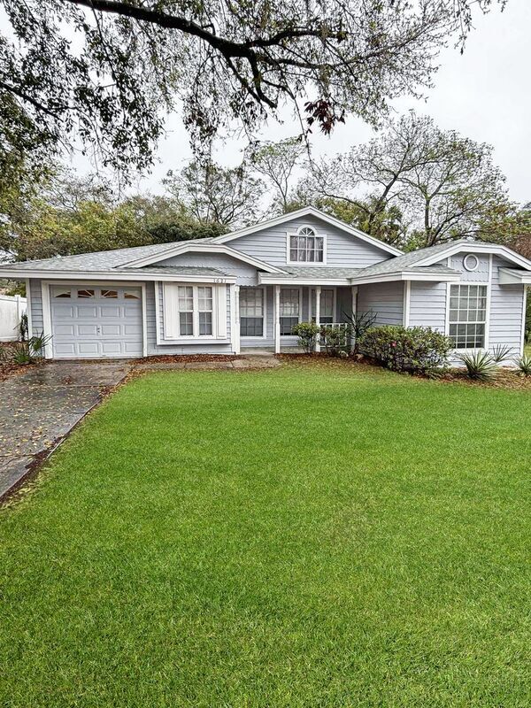 Building Photo - 1621 Dorset Dr