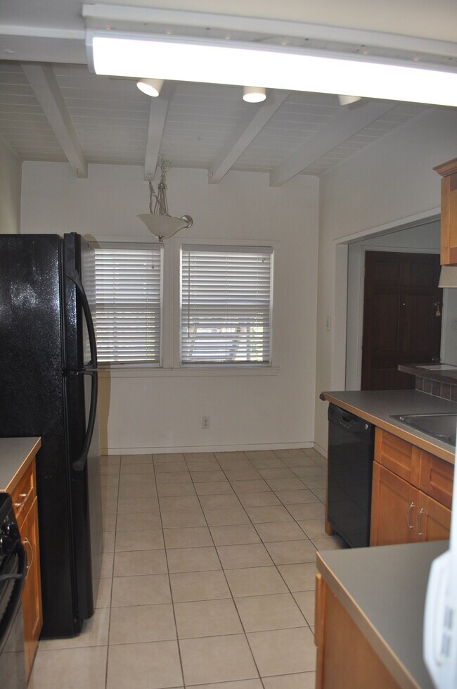 Building Photo - 1407 Manhattan Beach Blvd