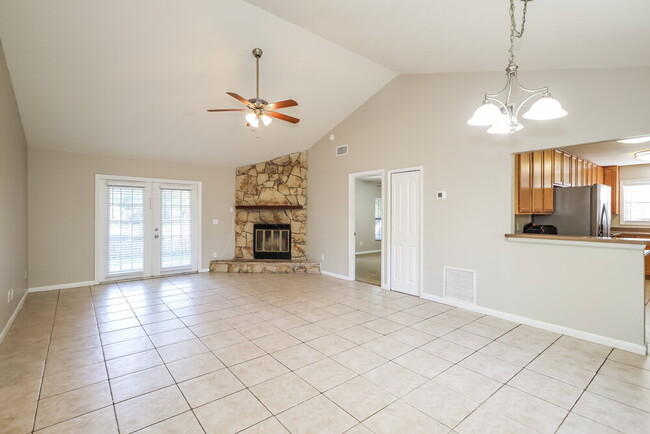 Foto del edificio - 3824 Tree Lake Dr