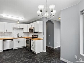 Building Photo - 3401 Greenland Dr