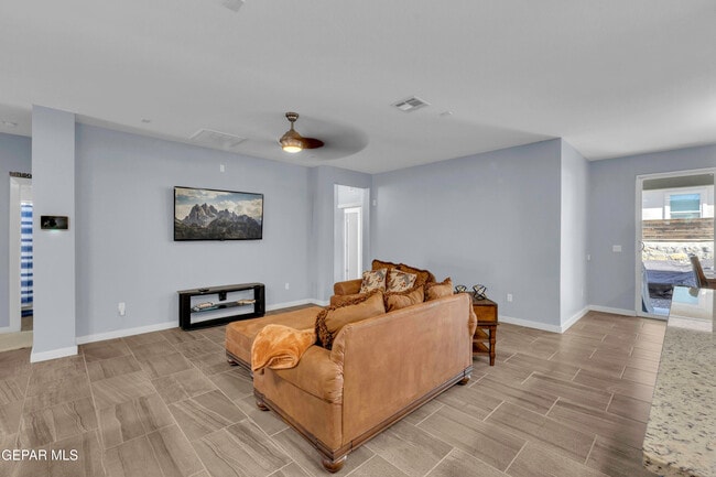 Foto del edificio - 12631 Mark Twain Ave