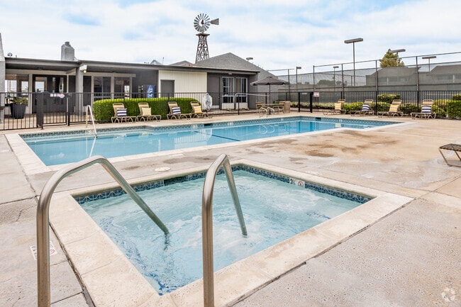 Pool - The Windmill Apartments