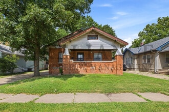 Building Photo - 525 Chautauqua