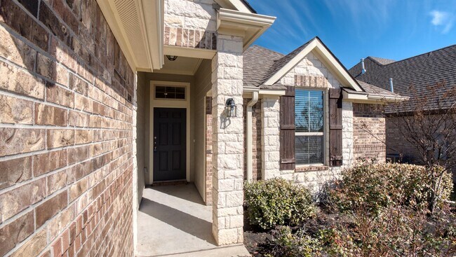 Foto del edificio - 15015 Indian Crk Ln