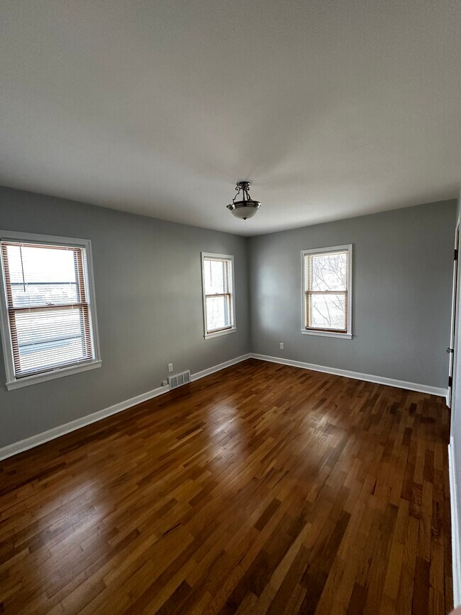 Master with 2 closets - 2119 14th St S