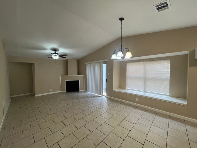 Foto del edificio - 4018 Sunrise Creek Dr