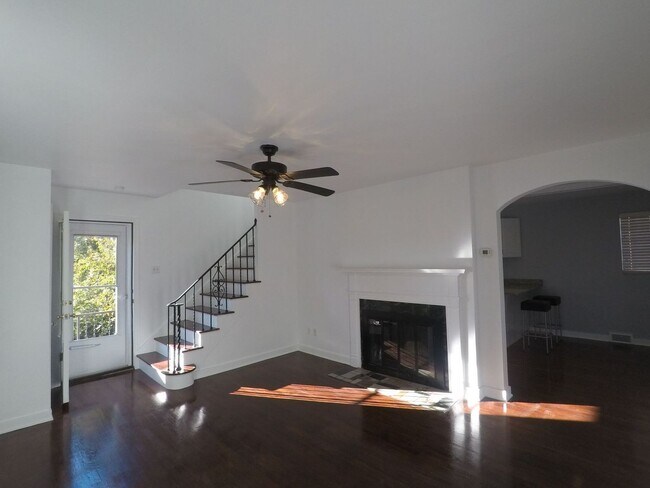 Foto del edificio - 3 Bedroom/ 1 Bathroom House for Rent in Brookline!