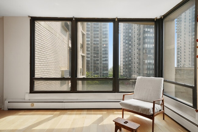 Foto del edificio - 5740 N Sheridan Rd