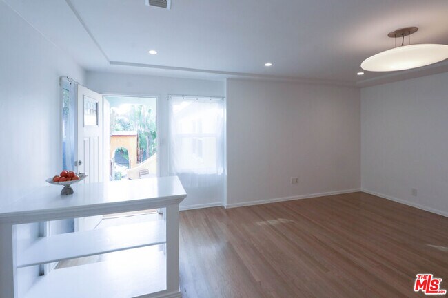 Foto del edificio - 2420 Teviot St