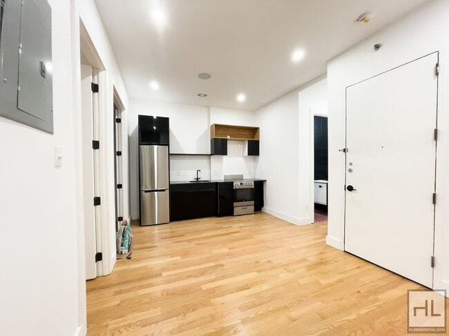 Building Photo - Amazing 4-Bed 3-Bath East Village Apartmen...