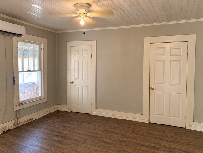 Foto del edificio - 1422 Gillespie Ave