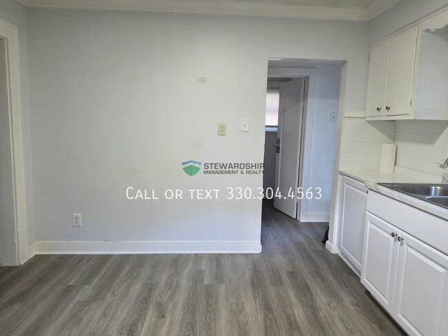 Building Photo - 2849 Trenton Rd