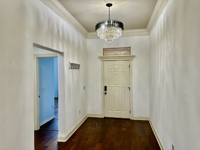 Building Photo - 5811 S 67th St