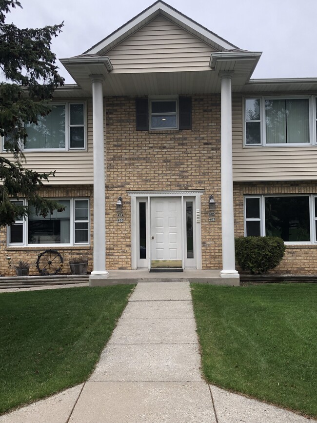 Building Photo - 402 Manchester Ln