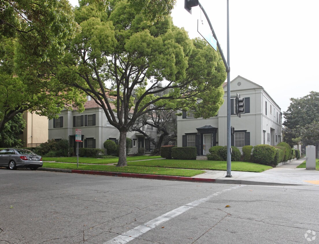 Foto del edificio - 424 N Maple Dr