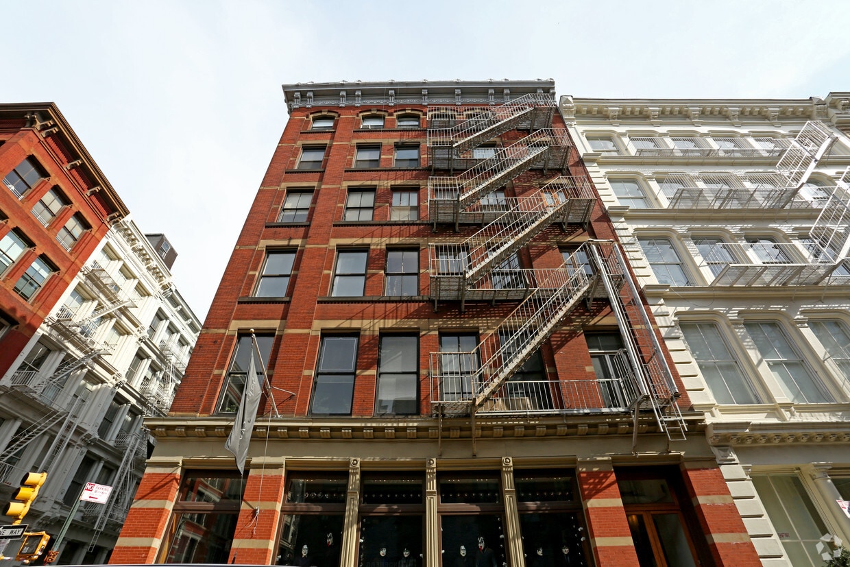 Building Photo - 122-124 Spring St