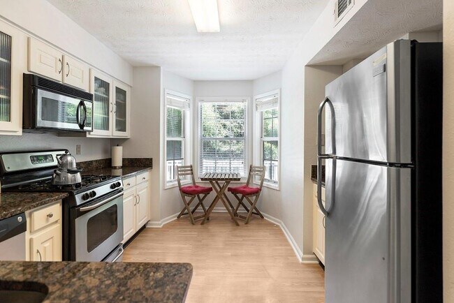 Foto del edificio - 4120 Riverlook Pkwy SE