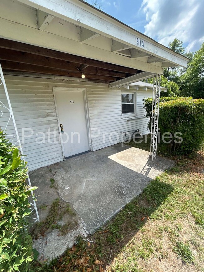Building Photo - West Columbia Home