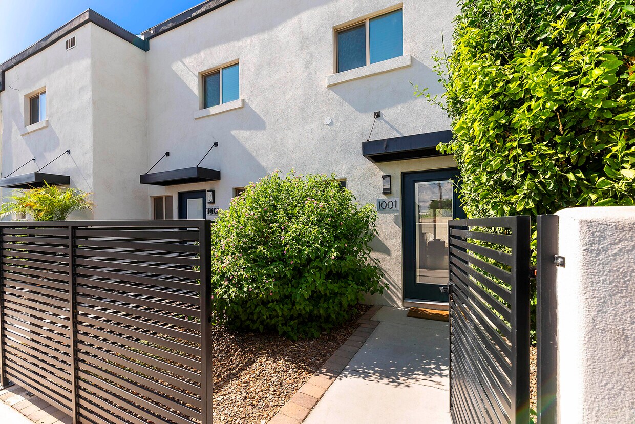 Primary Photo - 3212 N 50th Dr