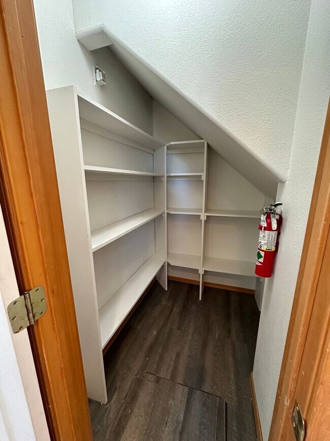 Foto del edificio - BONUS RENT SPECIAL! Spacious 4 Bed, 2.5 Bath Home!