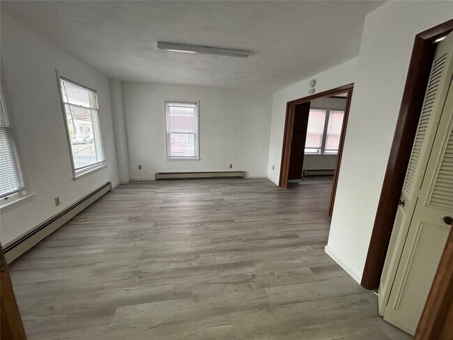 Building Photo - 225 Hill Ave