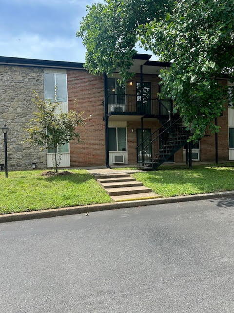 Foto del edificio - Updated Condo Near Vanderbilt & Belmont with Pool Access