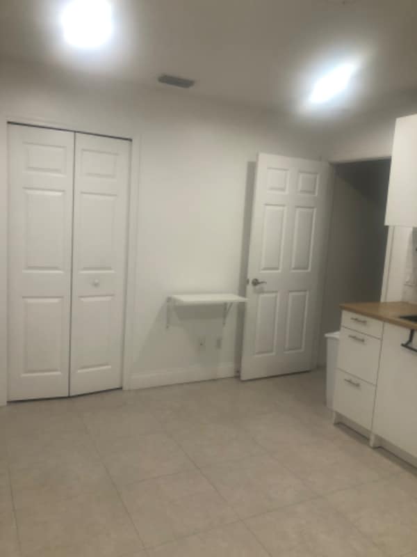 Building Photo - 5968 NW Favian Ave