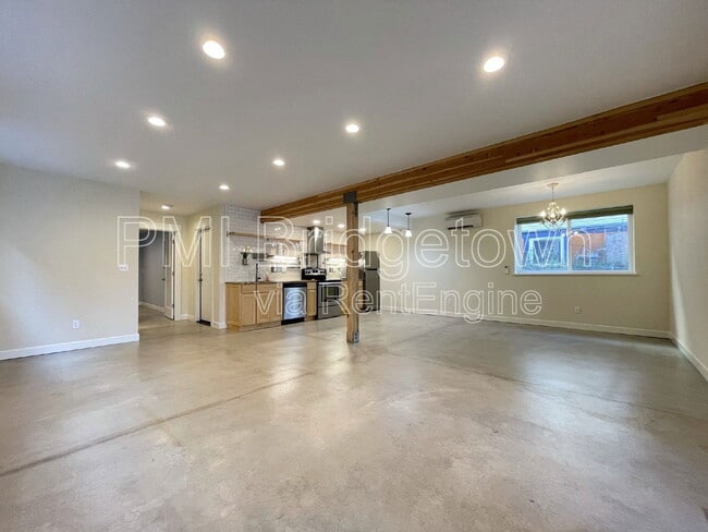 Building Photo - 1531 SE 48th Av