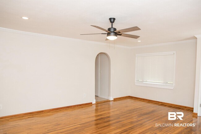 Foto del edificio - 7099 Pinehill Rd