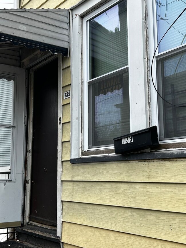 Foto del edificio - 739 Beatty St