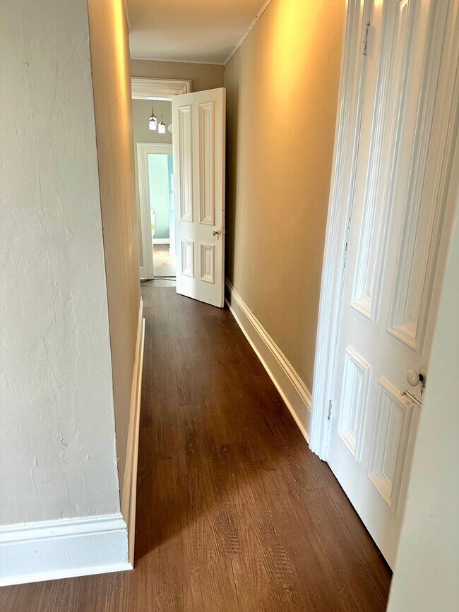 Building Photo - Spacious 3BR/2BA Luxury Close to OSF